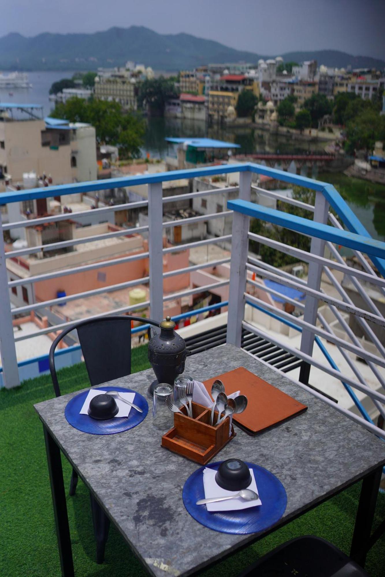 Hotel Lake Bridge Udaipur Exterior foto